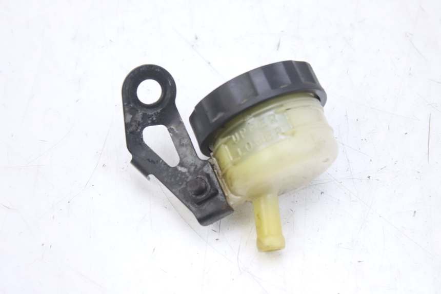photo de BRAKE FLUID RESERVOIR TRIUMPH SPRINT ST 955 (1999 - 2001) - Alternative perspective