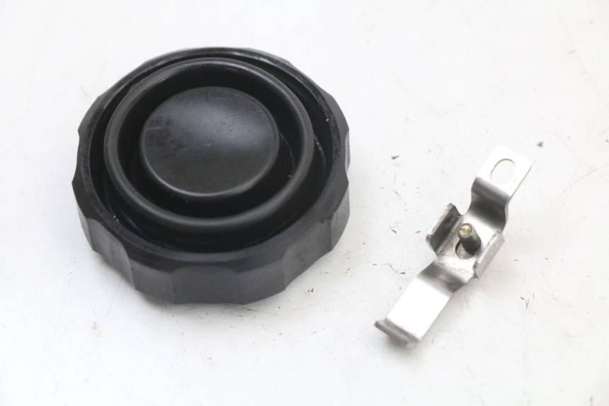 photo de BRAKE FLUID JAR SUZUKI SV S 650 (1999 - 2002) - Alternative perspective