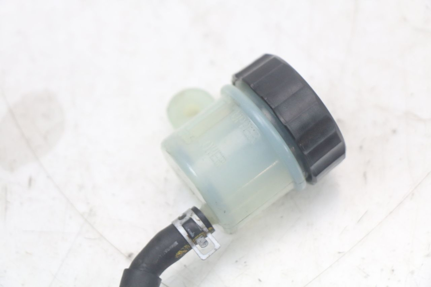 photo de BRAKE FLUID RESERVOIR YAMAHA TDM ABS 900 (2002 - 2014) - Zoom on usage condition