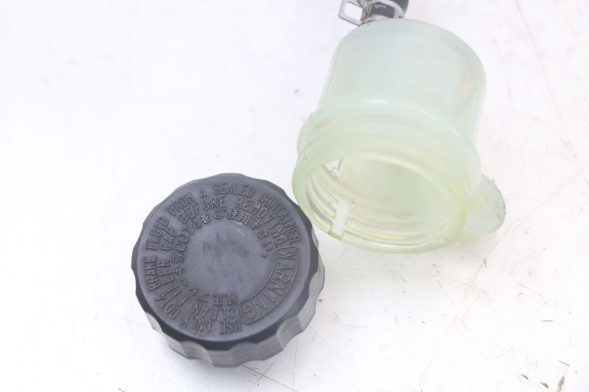 photo de BRAKE FLUID RESERVOIR YAMAHA TDM ABS 900 (2002 - 2014) - Technical close-up