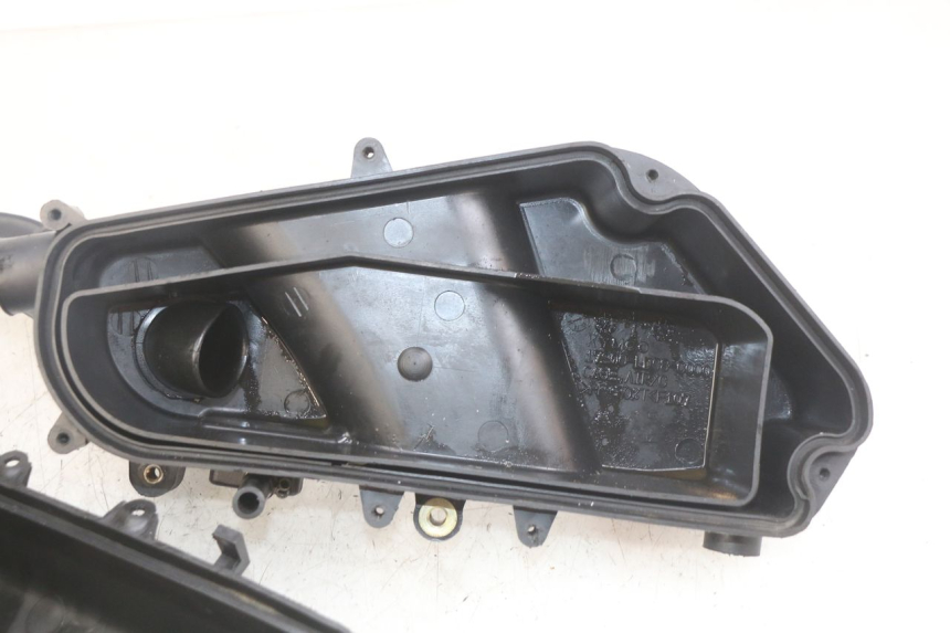 photo de AIR BOX KYMCO AGILITY 4T 50 (2005 - 2018) - Surface and material condition