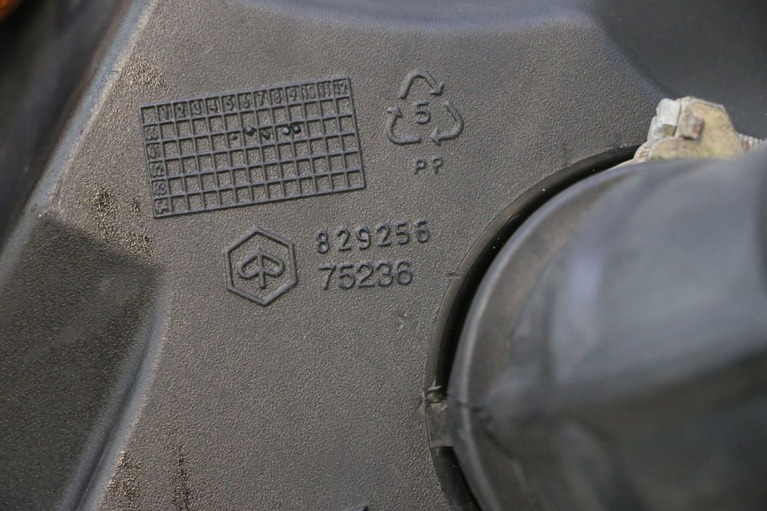 photo de AIR BOX PIAGGIO BEVERLY 125 (1998 - 2005) - Component detail