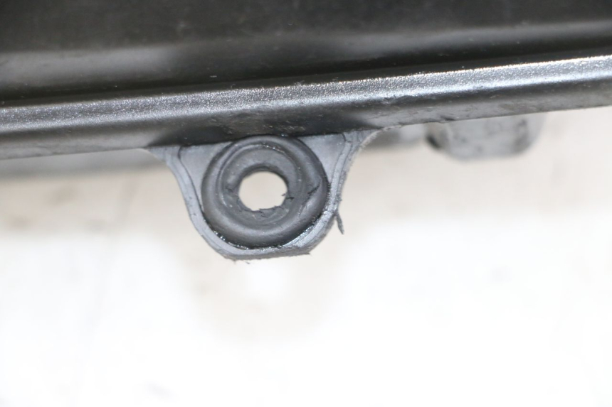 photo de AIR BOX MBK BOOSTER SPIRIT NAKED 50 (2004 - 2017) - Fixing points details