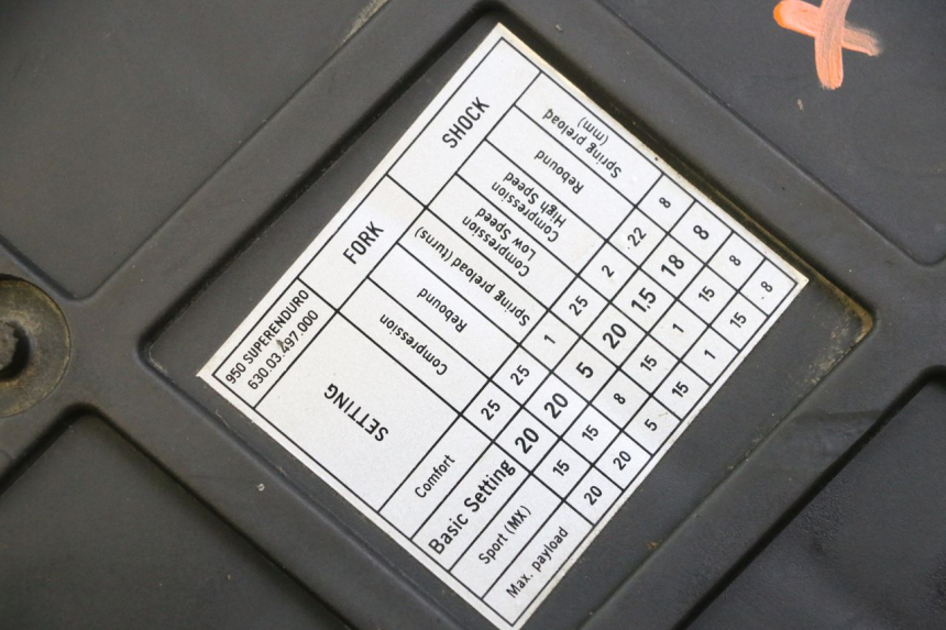 photo de AIR BOX KTM SUPERENDURO R 950 (2005 - 2009) - Zoom on usage condition