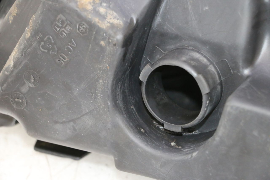 photo de AIR BOX PIAGGIO TYPHOON 50 (2000 - 2009) - Fixing points details