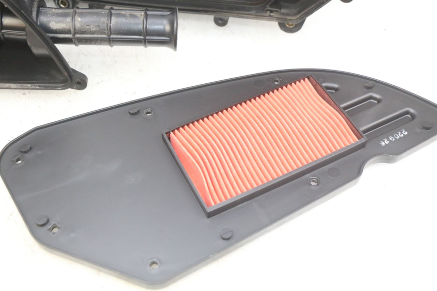 photo de AIR BOX KYMCO X-TOWN XTOWN 125 (2016 - 2021) - Surface and material condition