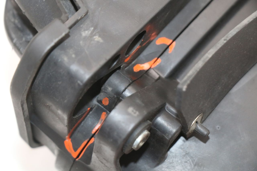 photo de AIR BOX YAMAHA XMAX X-MAX ABS 125 (2017 - 2020) - Fixing points details