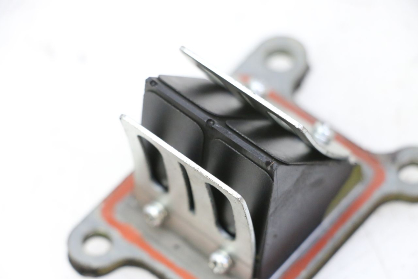 photo de INTAKE VALVE KYMCO AGILITY NAKED RENOUVO 2T 50 (2011 - 2018) - Zoom on usage condition