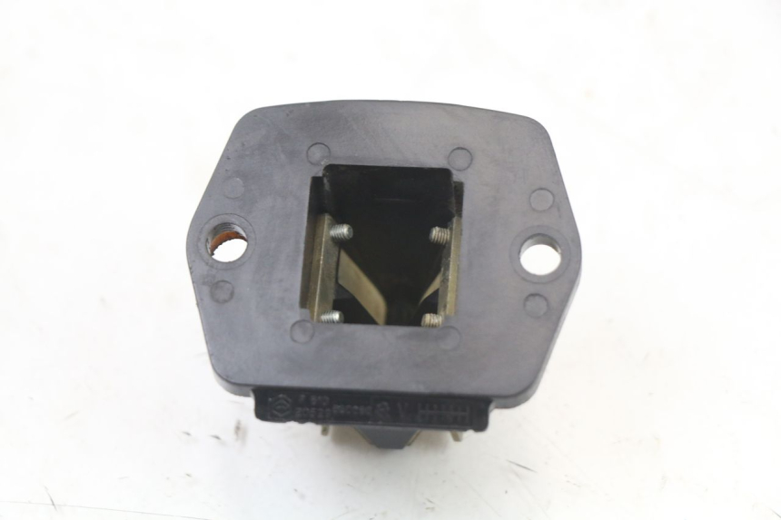 photo de INTAKE VALVE APRILIA SR MOTARD 50 (2012 - 2018) - Technical close-up