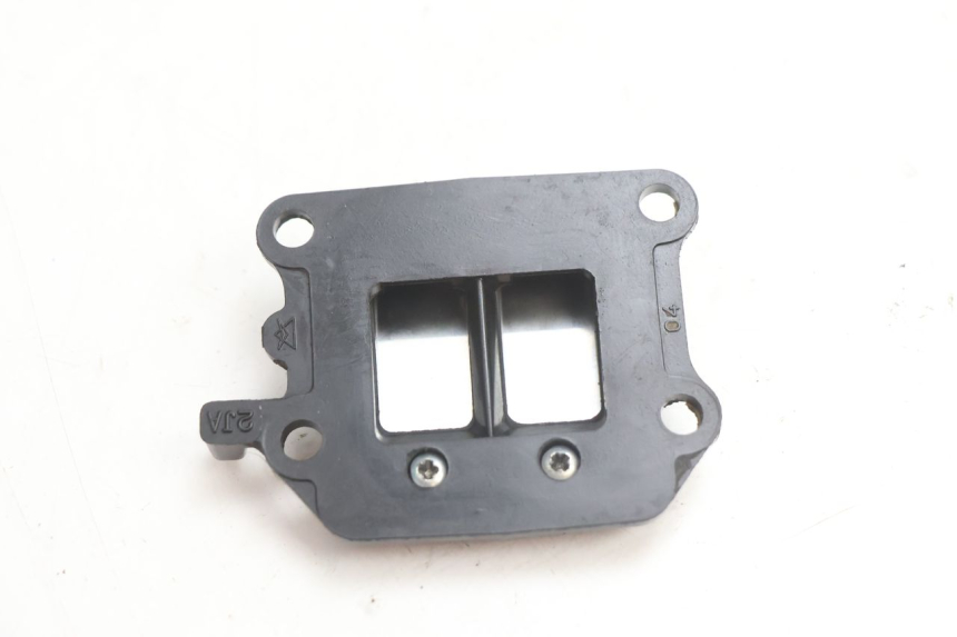 photo de INTAKE VALVE MBK BOOSTER SPIRIT 50 (1996 - 1999) - Zoom on usage condition