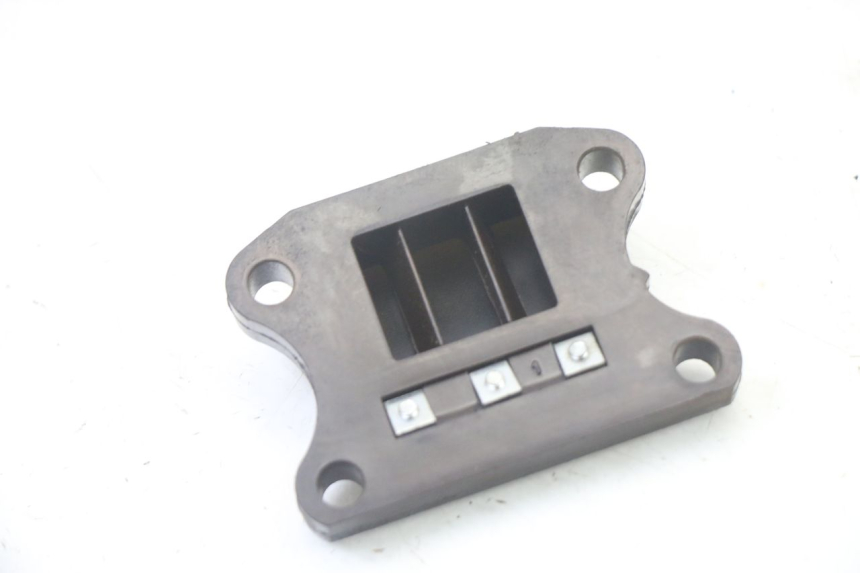 photo de INTAKE VALVE PEUGEOT ELYSTAR 50 (2002 - 2014) - Zoom on usage condition