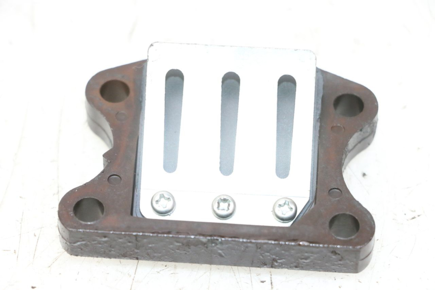 photo de INTAKE VALVE PEUGEOT ELYSTAR 50 (2002 - 2014) - Zoom on usage condition