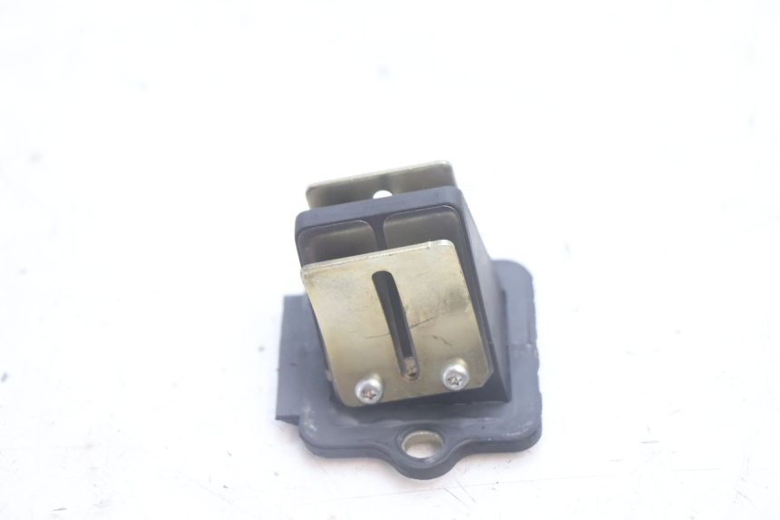 photo de INTAKE VALVE PIAGGIO LIBERTY 50 (1998 - 2003) - Zoom on usage condition