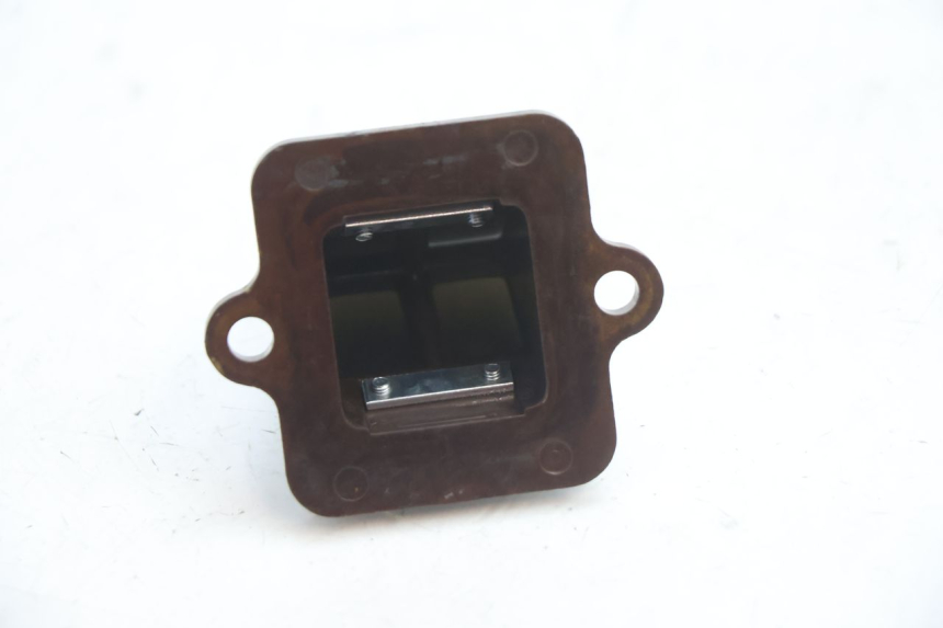 photo de INTAKE VALVE PEUGEOT LUDIX 50 (2008 - 2017) - Alternative perspective