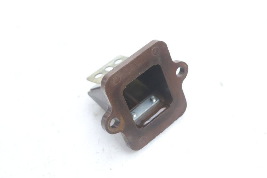 photo de INTAKE VALVE PEUGEOT LUDIX ONE 50 (2004 - 2006) - Zoom on usage condition