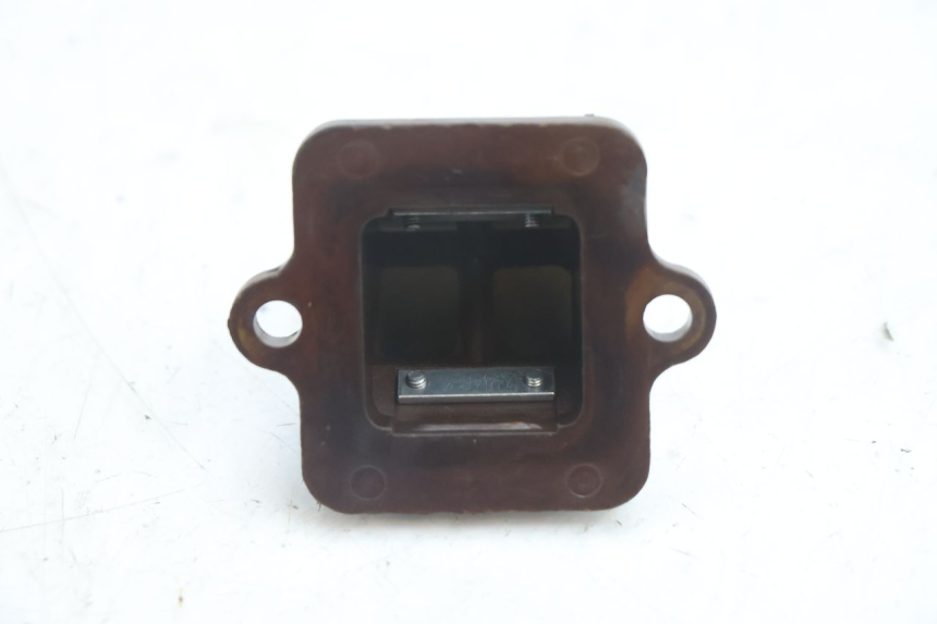 photo de INTAKE VALVE PEUGEOT LUDIX ONE 50 (2004 - 2006) - Alternative perspective