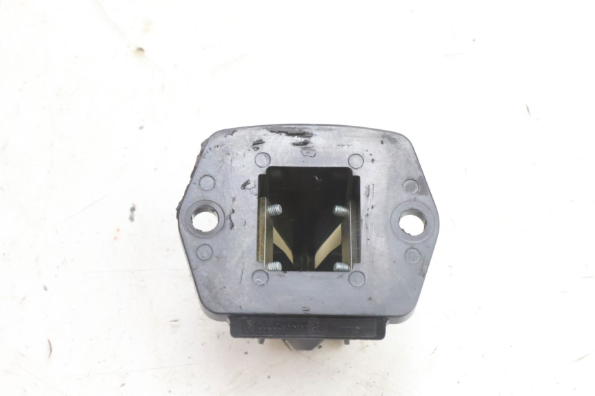 photo de INTAKE VALVE PIAGGIO NEW TYPHOON 50 (2018 - 2021) - Technical close-up