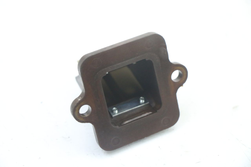 photo de INTAKE VALVE PEUGEOT LUDIX ONE 50 (2005 - 2008) - Alternative perspective