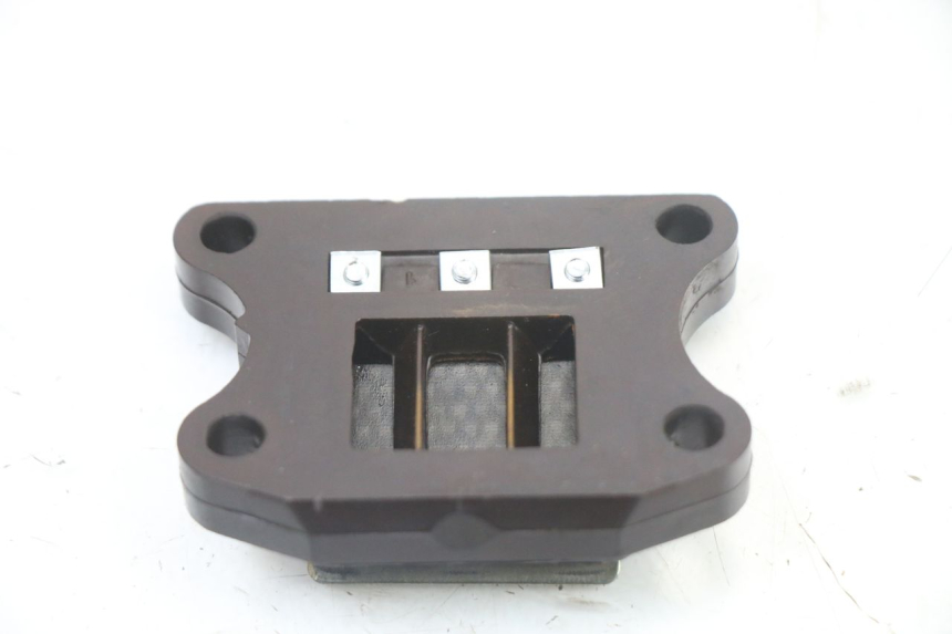 photo de REED VALVE ASSEMBLY PEUGEOT TKR TREKKER FURIOUS 50 (2005 - 2014) - Alternative perspective