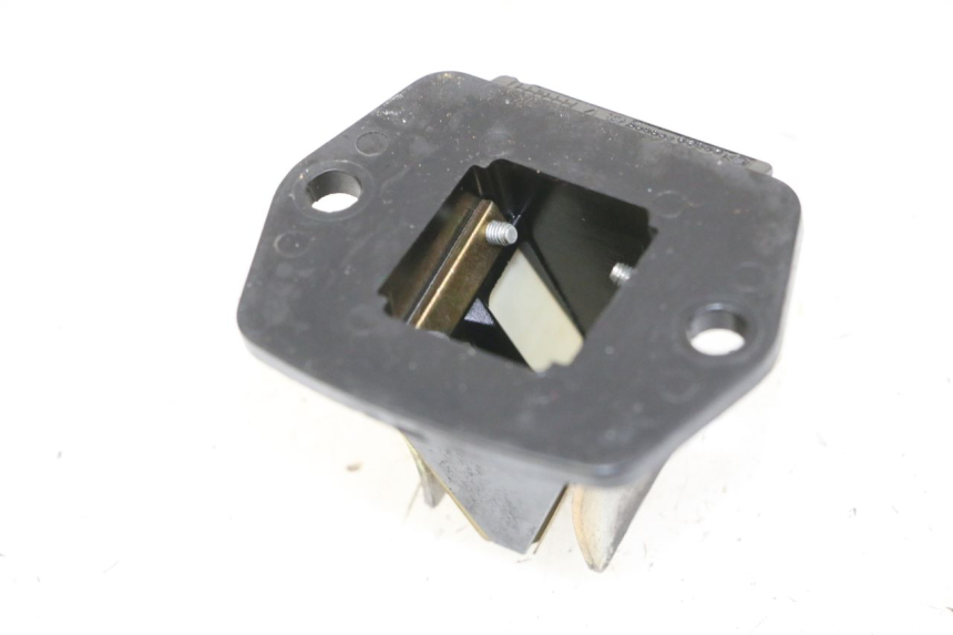 photo de REED VALVE ASSEMBLY PIAGGIO VESPA S 2T 50 (2007 - 2014) - Alternative perspective