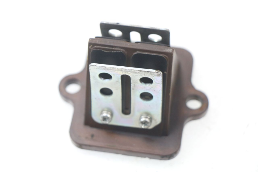 photo de INTAKE VALVE PEUGEOT SPEEDFIGHT 3 AIR 50 (2009 - 2015) - Alternative perspective