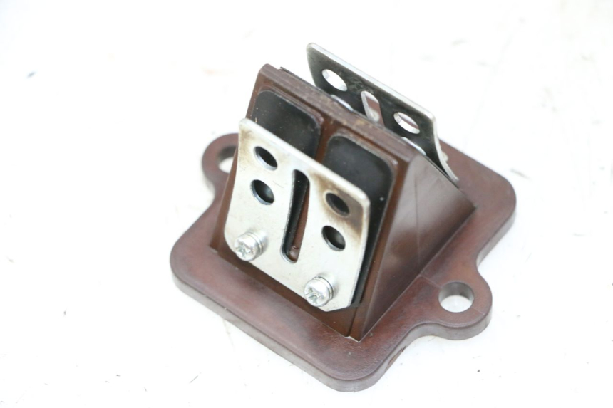 photo de INTAKE VALVE PEUGEOT STREETZONE I 2T 50 (2018 - 2020) - Alternative perspective