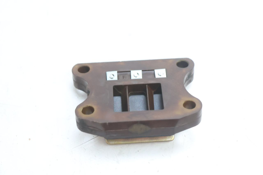 photo de INTAKE VALVE PEUGEOT TREKKER 50 (1995 - 2004) - Alternative perspective