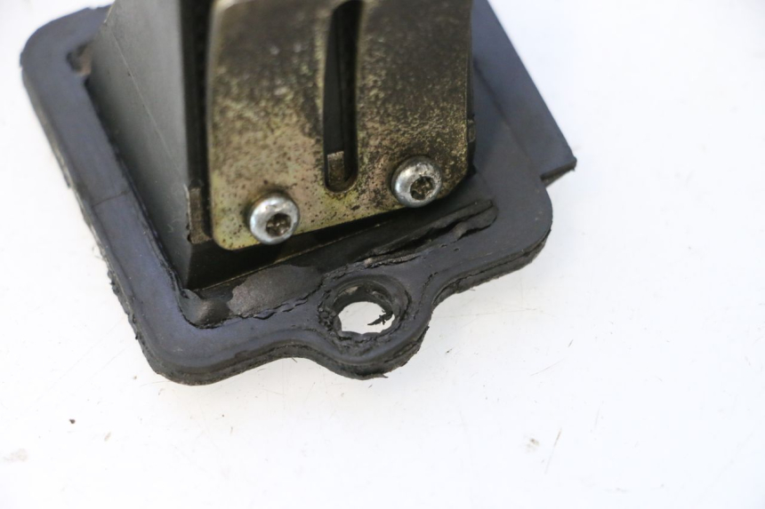 photo de INTAKE VALVE PIAGGIO TYPHOON 50 (2000 - 2009) - Fixing points details