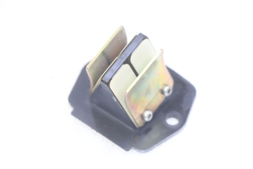 photo de REED VALVE ASSEMBLY PIAGGIO VESPA S 2T 50 (2007 - 2014) - Alternative perspective