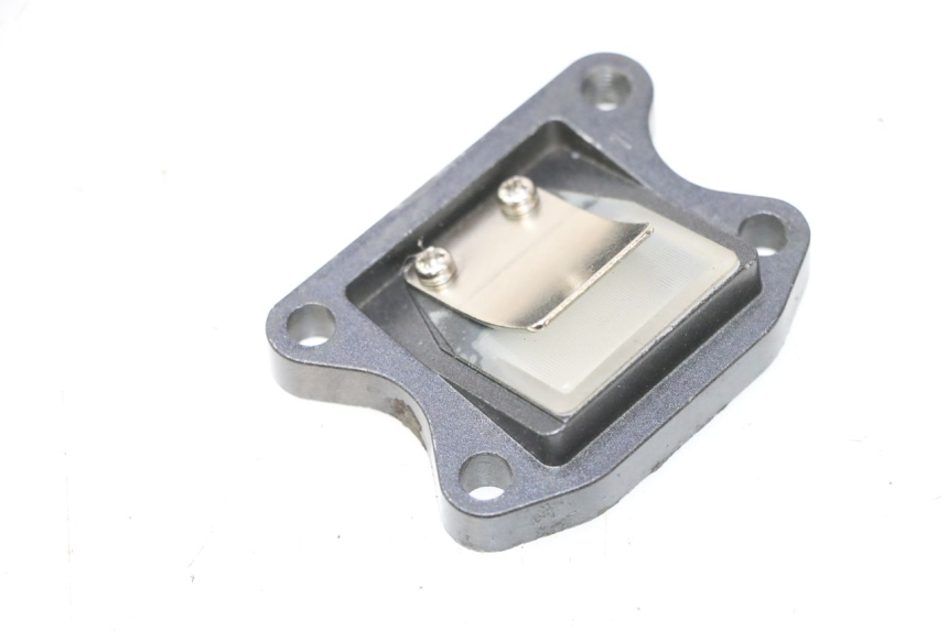 photo de INTAKE VALVE PEUGEOT VIVACITY 50 (1998 - 2003) - Zoom on usage condition