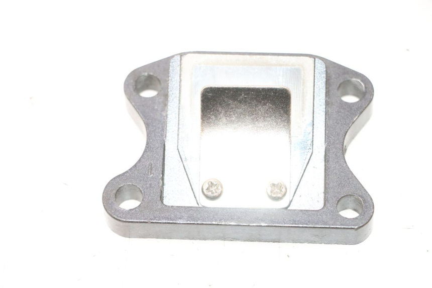 photo de INTAKE VALVE PEUGEOT VIVACITY 50 (1998 - 2003) - Alternative perspective
