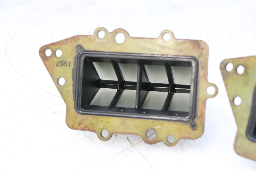 photo de INTAKE VALVE YAMAHA WAVE RUNNER GP R 1200 (2000 - 2003) - Zoom on usage condition