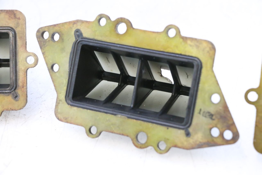 photo de INTAKE VALVE YAMAHA WAVE RUNNER GP R 1200 (2000 - 2003) - Alternative perspective