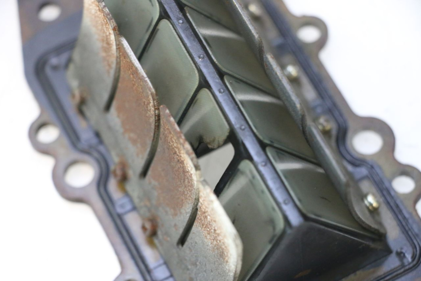 photo de INTAKE VALVE YAMAHA WAVE RUNNER GP R 1200 (2000 - 2003) - Surface and material condition