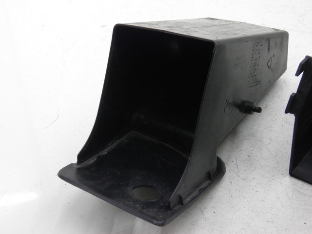 photo de GLOVE BOX YAMAHA YP MAJESTY 125 (2007 - 2010) - Zoom on usage condition