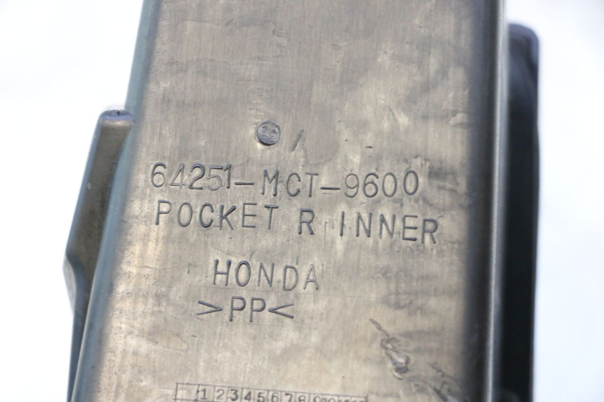 photo de GLOVE BOX HONDA FJS SILVER WING SILVERWING 400 (2005 - 2008) - Technical close-up