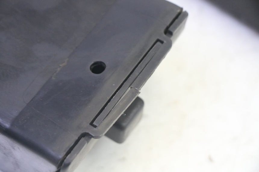 photo de GLOVE BOX KAWASAKI GPX R WARBIRD 600 (1988 - 1993) - Technical close-up