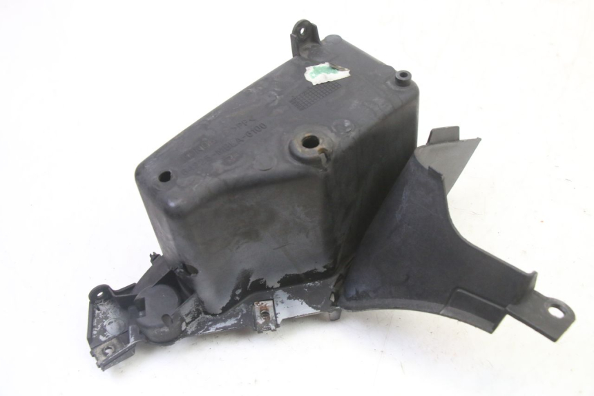 photo de GLOVE BOX HONDA NTV DEAUVILLE 650 (2001 - 2006) - Fixing points details