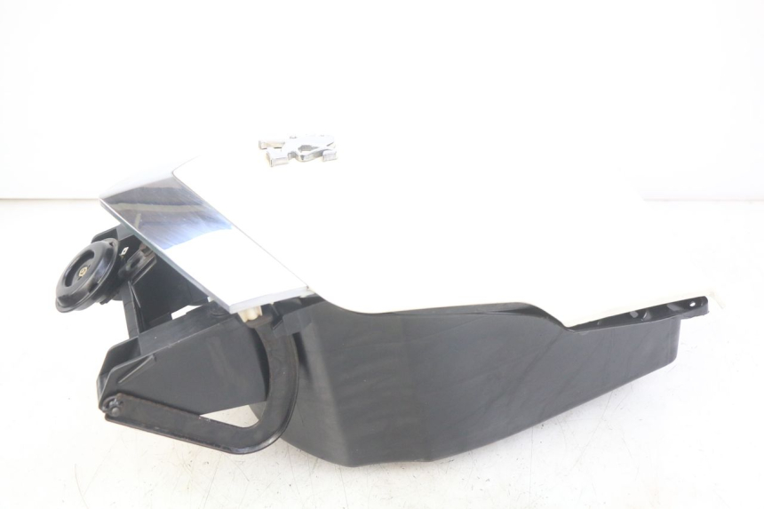 photo de GLOVE BOX PEUGEOT VIVACITY NEW 4T 50 (2008 - 2017) - Surface and material condition