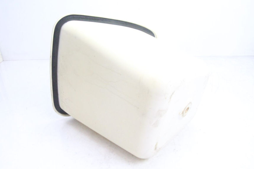 photo de GLOVE BOX YAMAHA WAVE RUNNER GP R 1200 (2000 - 2003) - Technical close-up