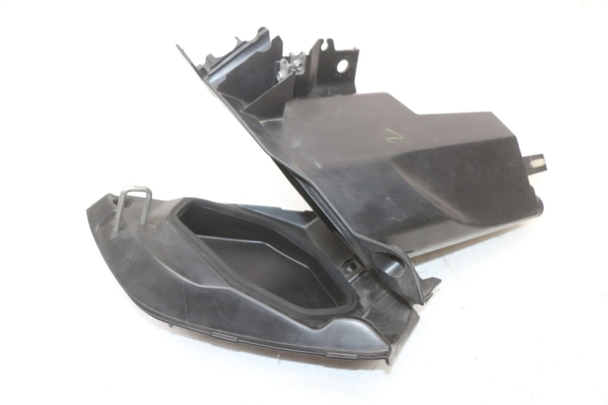 photo de GLOVE BOX YAMAHA XMAX X-MAX ABS 125 (2017 - 2020) - Alternative perspective