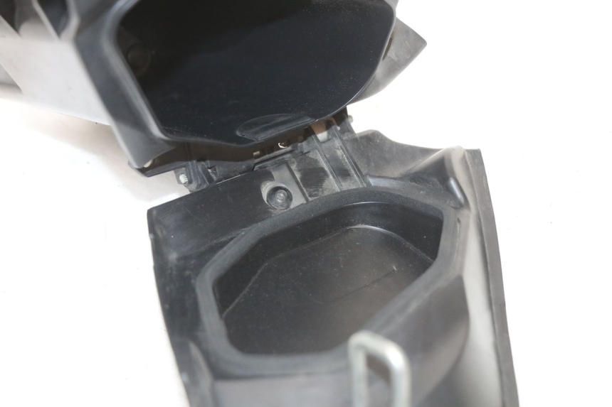 photo de GLOVE BOX YAMAHA XMAX X-MAX ABS 125 (2017 - 2020) - Fixing points details