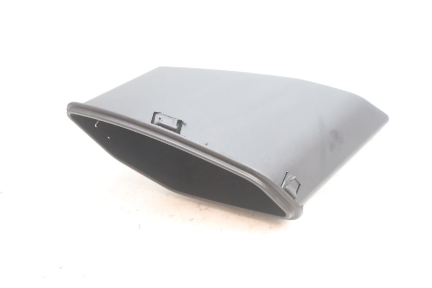 photo de GLOVE BOX PIAGGIO X9 EVOLUTION 125 (2003 - 2007) - Technical close-up