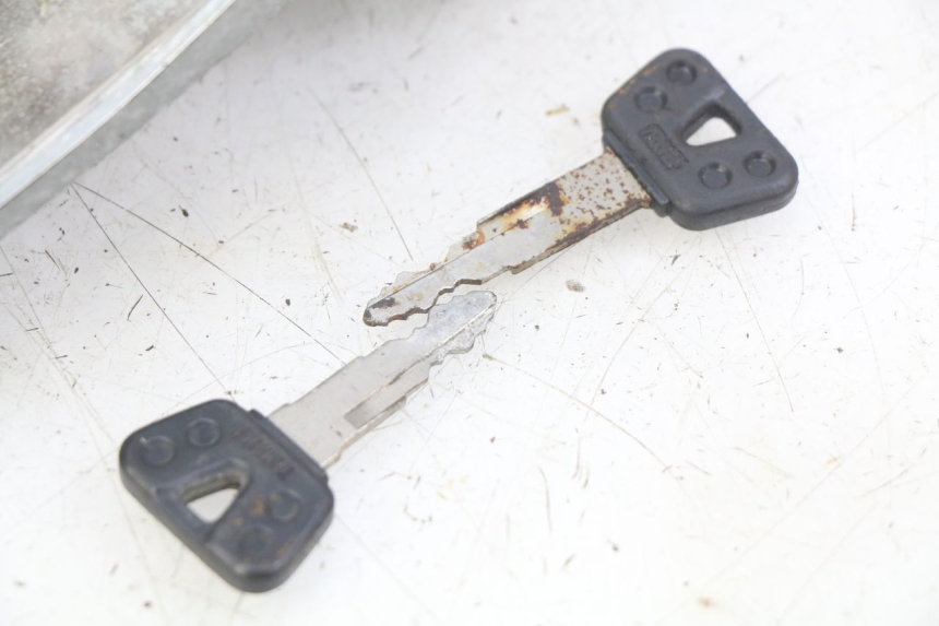 photo de GLOVE BOX YAMAHA XV VIRAGO 750 (1984 - 1998) - Surface and material condition