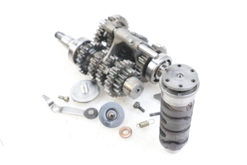 photo de GEARBOX SUZUKI GSX E 250 (1982 - 1983) - Alternative perspective