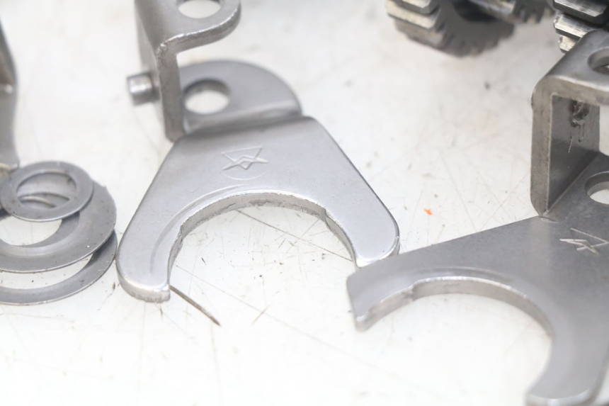 photo de GEARBOX PEUGEOT XP6 50 (2006 - 2011) - Fixing points details