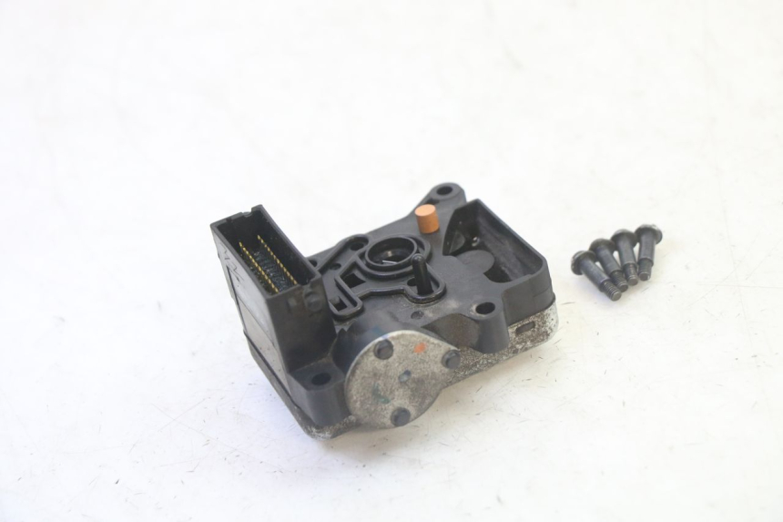 photo de CDI UNIT HONDA FES S-WING SWING ABS 125 (2007 - 2015) - Alternative perspective