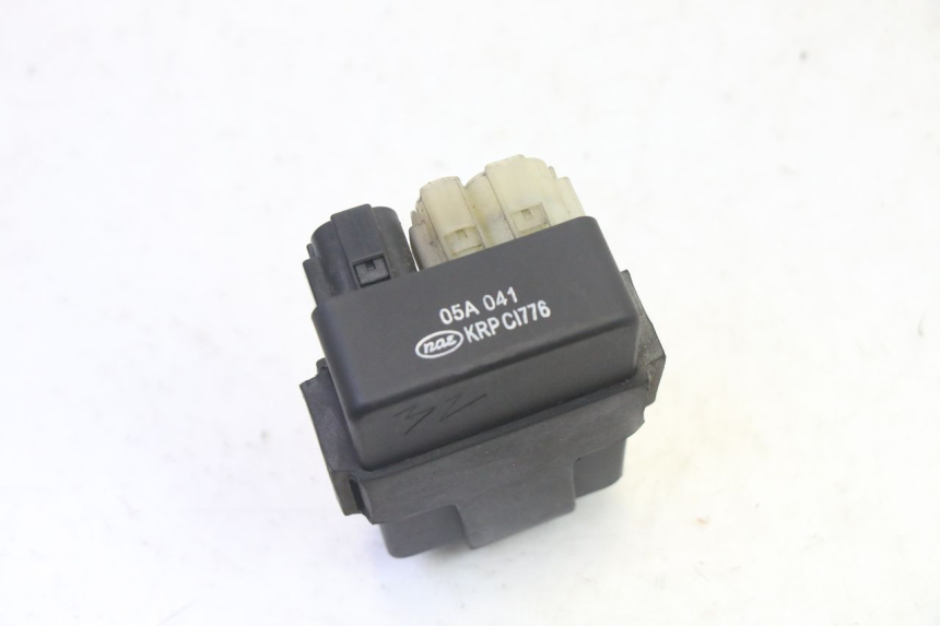 photo de CDI UNIT HONDA SCV LEAD 100 (2003 - 2007) - Alternative perspective