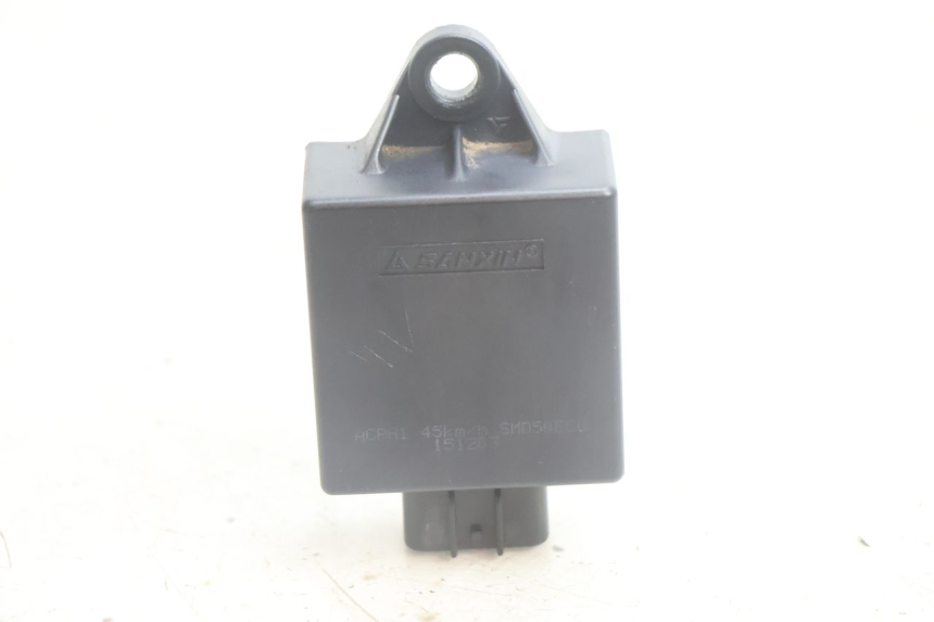 photo de CDI UNIT PEUGEOT STREETZONE NAKED 2T 50 (2014 - 2018) - Zoom on usage condition