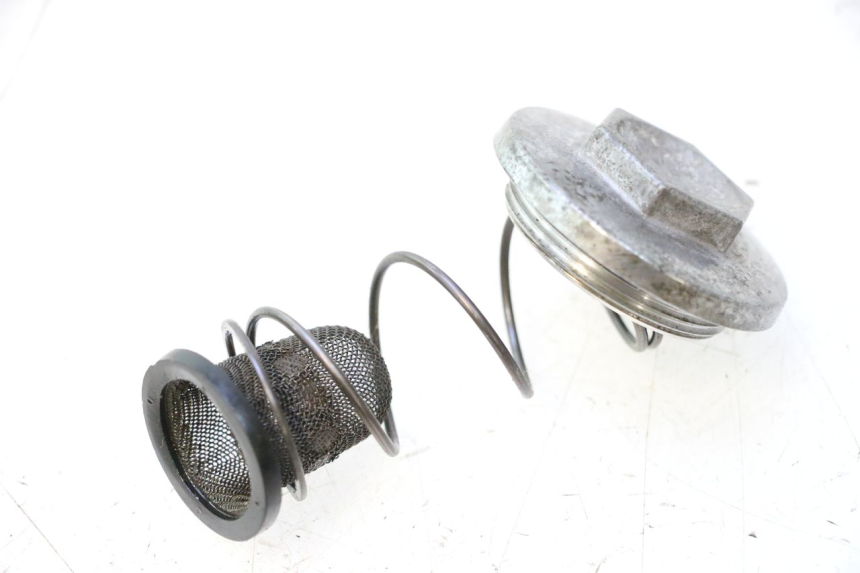 photo de ENGINE OIL CAP HONDA FJS SILVER WING SILVERWING 400 (2005 - 2008) - Zoom on usage condition